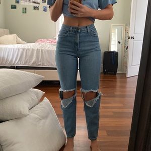 Straight leg ripped jeans in light wash by Vibrant